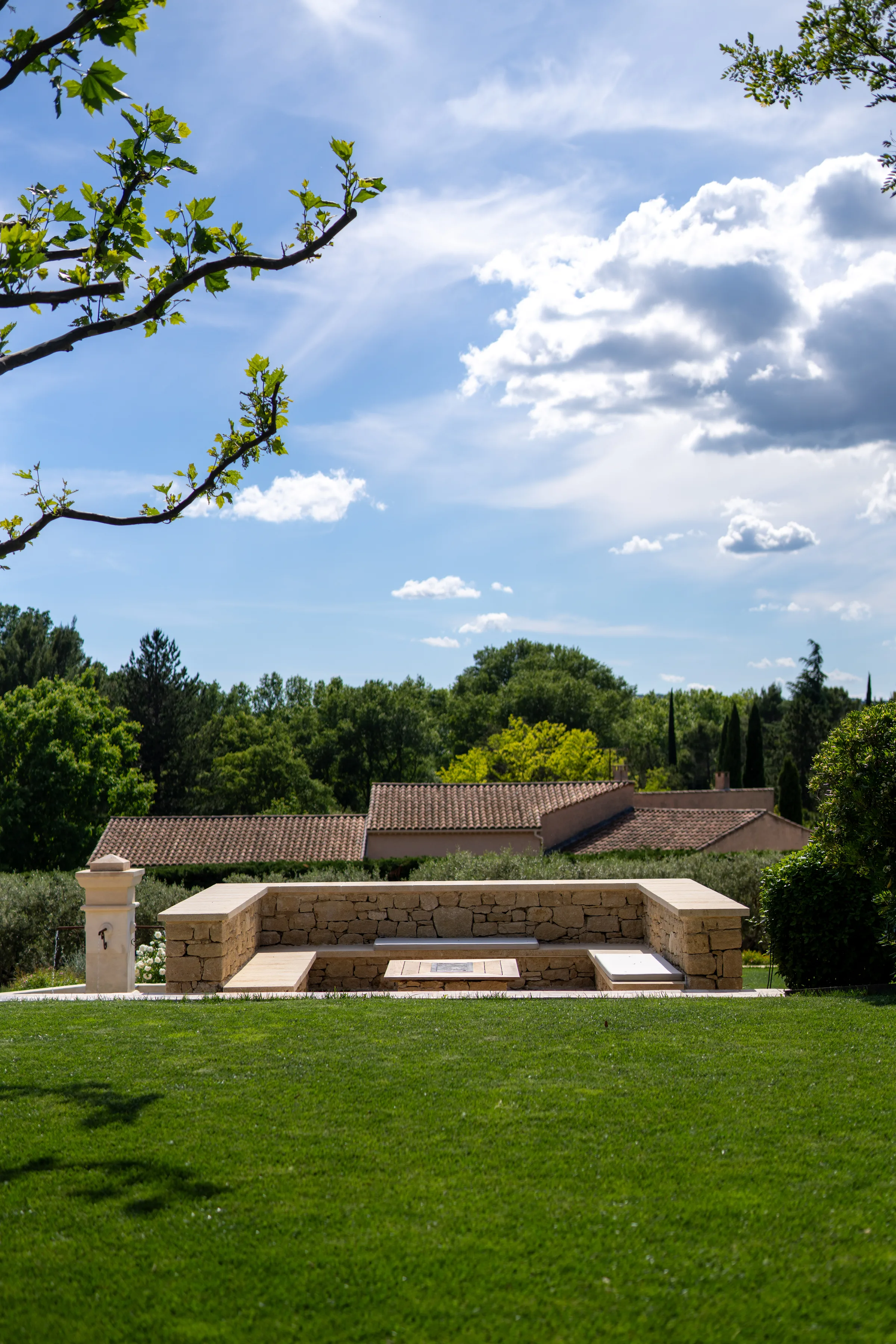 Cheval Blanc — Façade